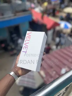 New LG Velvet 128 GB Black