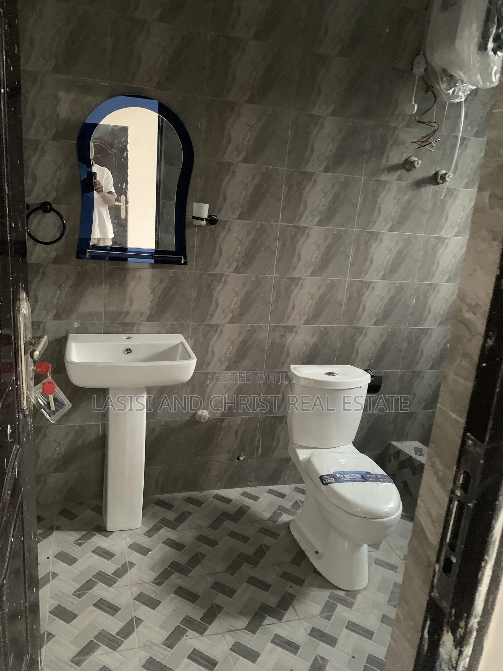 2bdrm Apartment in Lasisi And Christ, Amasaman for rent