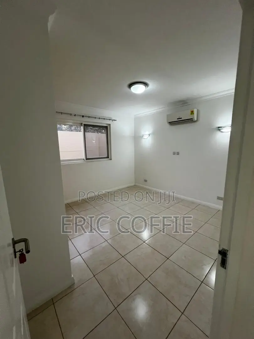 3bdrm Apartment in North Ridge for rent