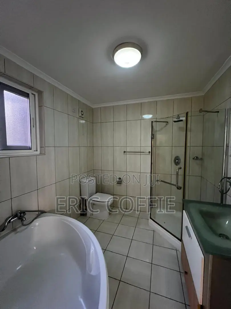 3bdrm Apartment in North Ridge for rent