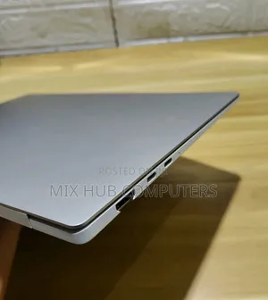 New Laptop Samsung Galaxy Book4 16GB Intel Core i7 SSD 512GB