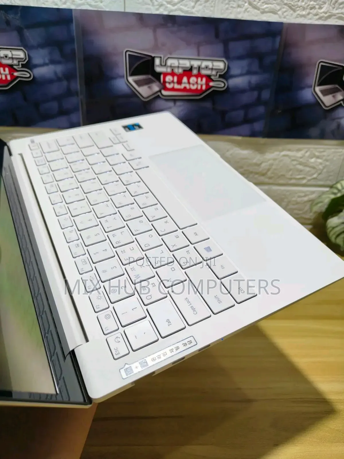 New Laptop Samsung Galaxy Book4 16GB Intel Core i7 SSD 512GB