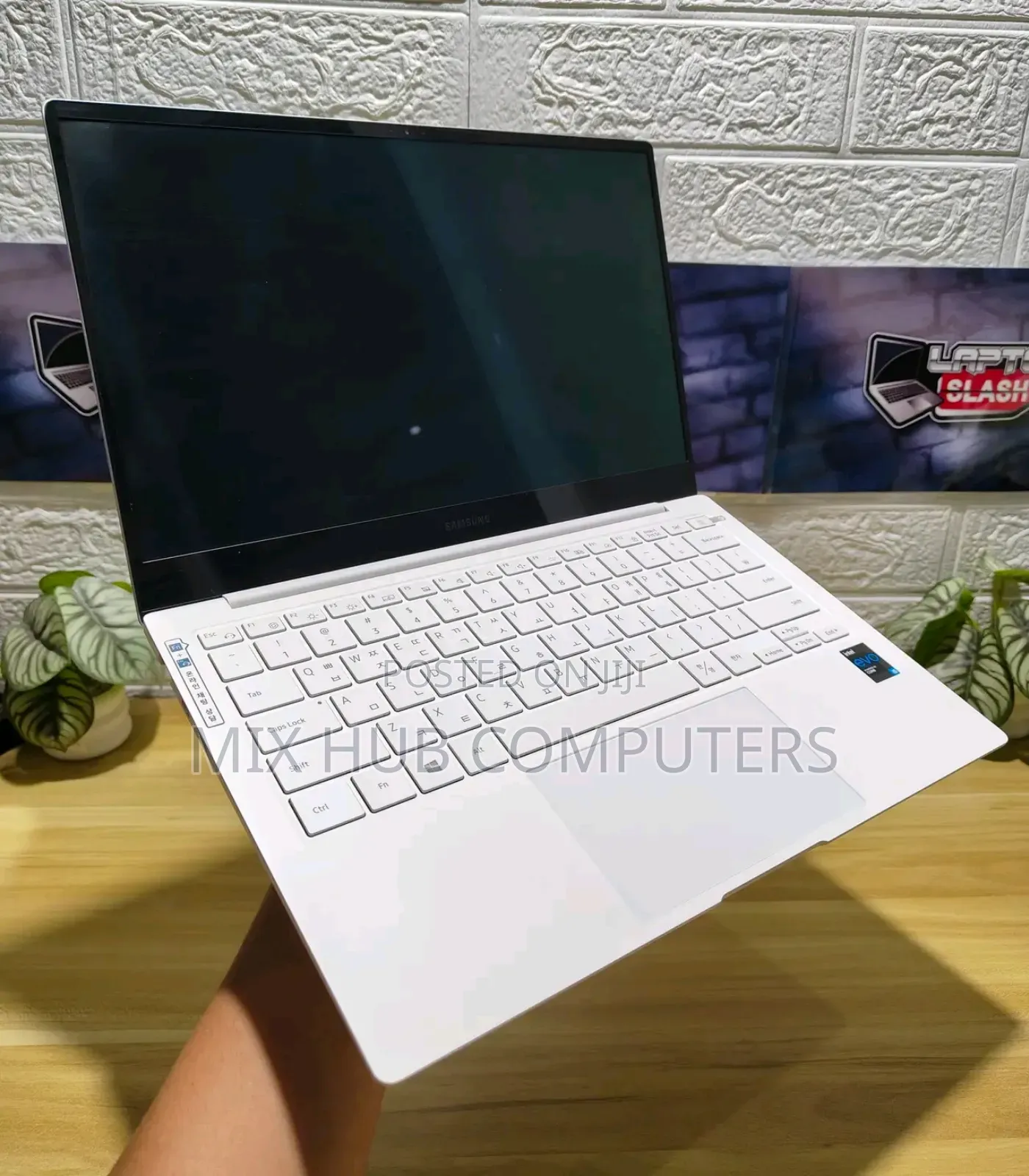 New Laptop Samsung Galaxy Book4 16GB Intel Core i7 SSD 512GB