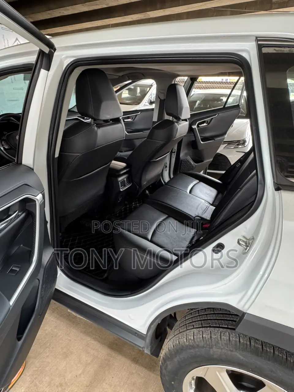 Toyota RAV4 Adventure AWD 2023 White