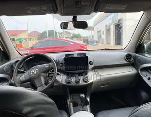 Toyota RAV4 2010 White