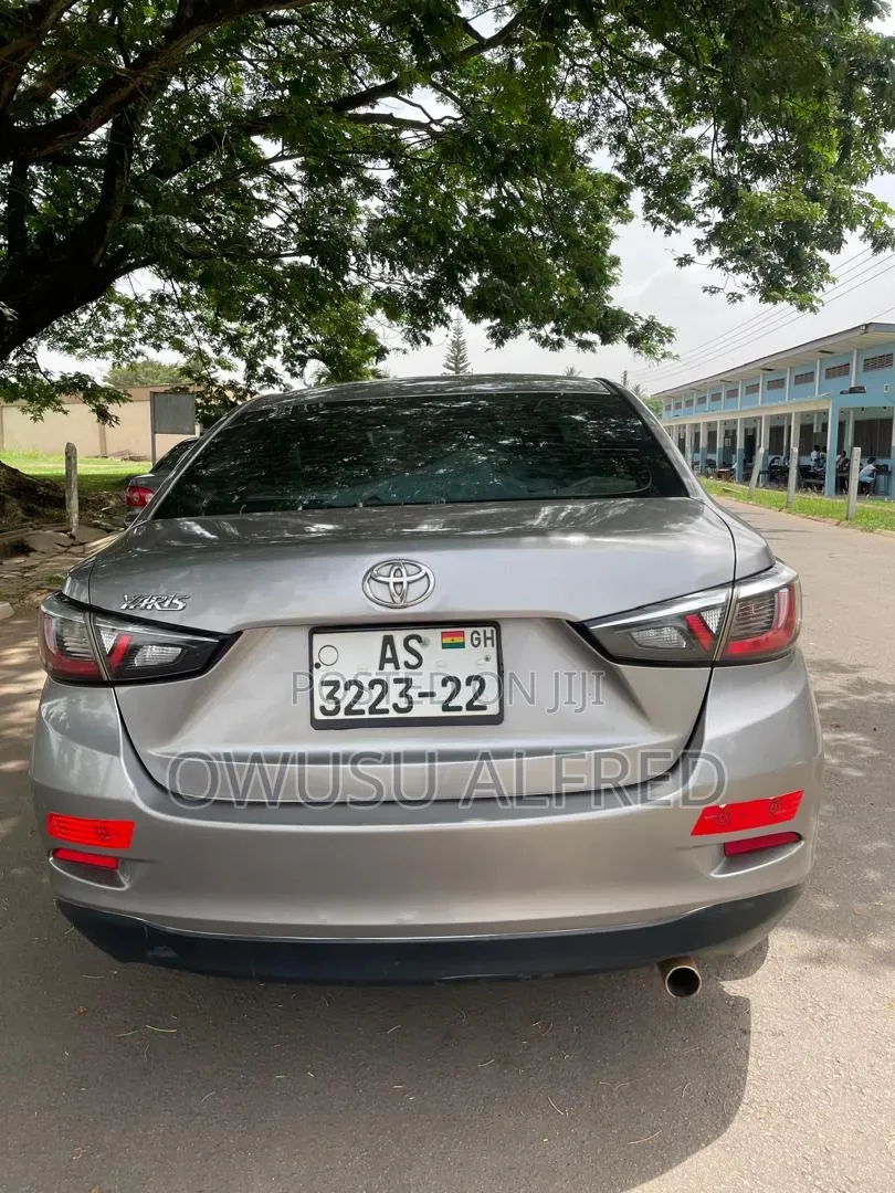 Toyota Yaris iA 1.5 FWD 2016 Gray