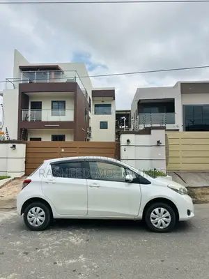 Toyota Vitz 1.5 FWD 3dr 2014 White