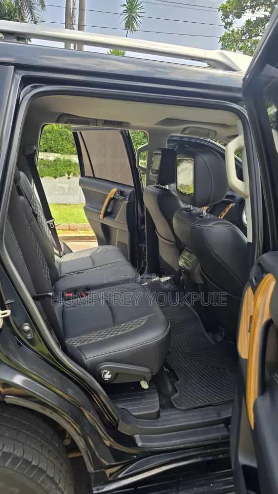 Toyota Land Cruiser Prado 2017 Black
