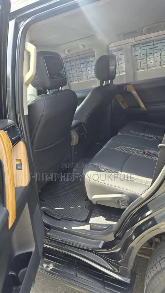 Toyota Land Cruiser Prado 2017 Black