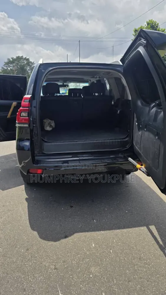 Toyota Land Cruiser Prado 2017 Black