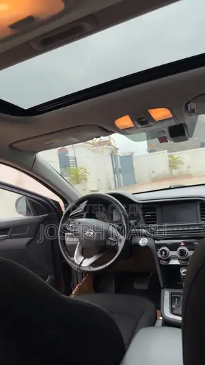 Hyundai Elantra Value Edition 2019 Gray