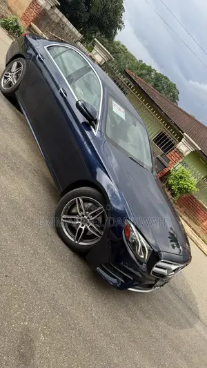 Mercedes-Benz E300 2018 Blue