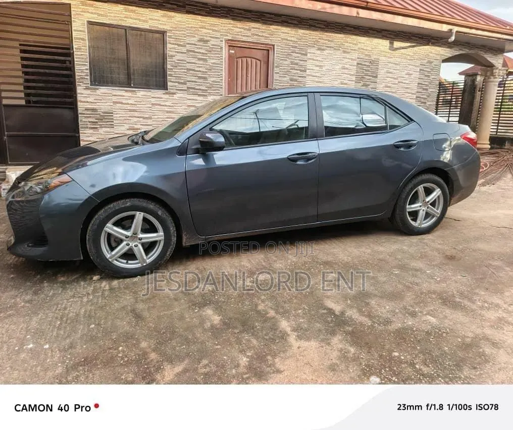 Toyota Corolla LE Eco (1.8L 4cyl 2A) 2018 Gray