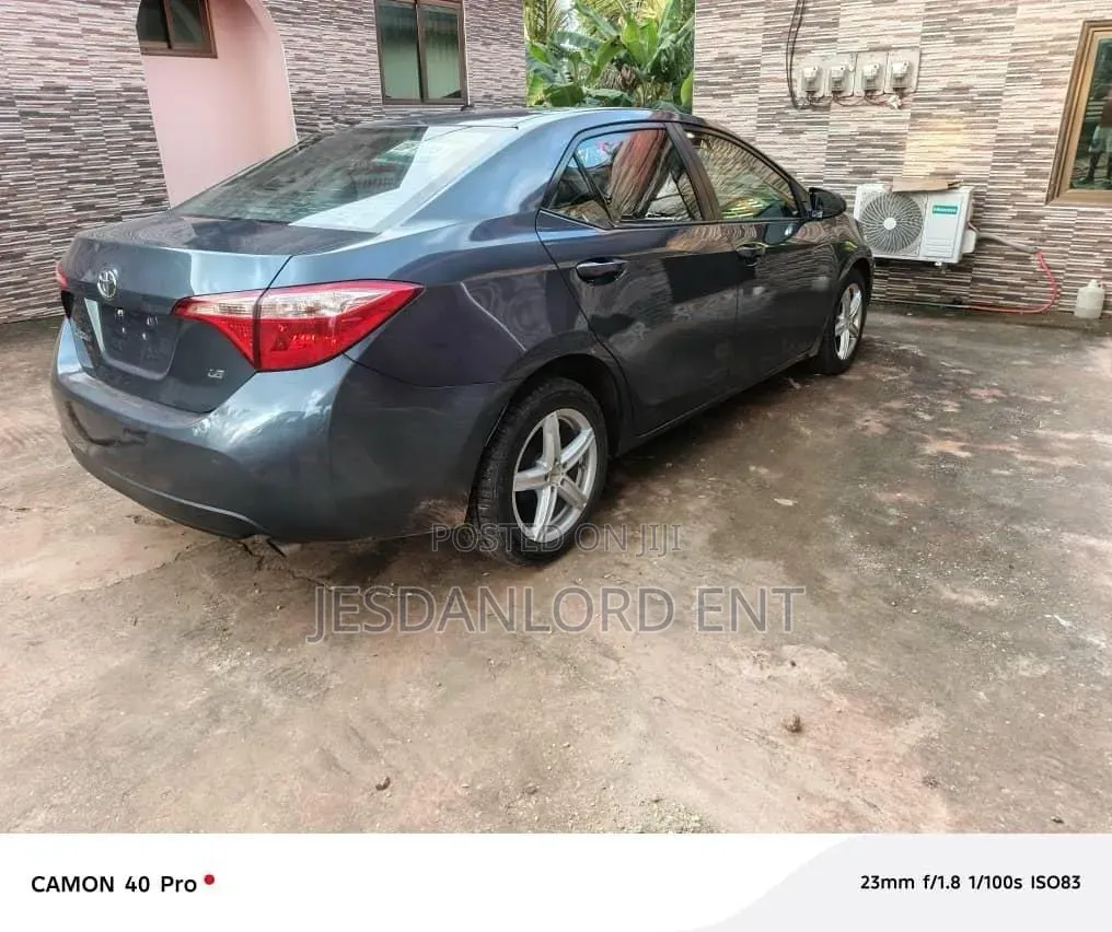 Toyota Corolla LE Eco (1.8L 4cyl 2A) 2018 Gray