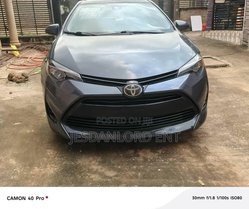 Toyota Corolla LE Eco (1.8L 4cyl 2A) 2018 Gray