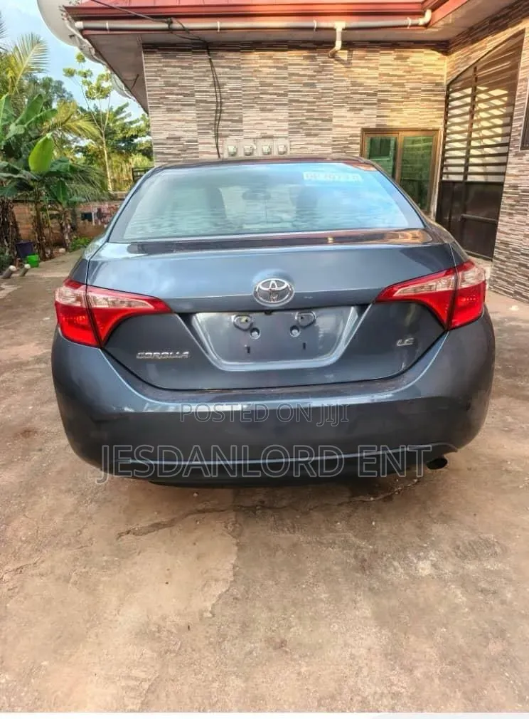Toyota Corolla LE Eco (1.8L 4cyl 2A) 2018 Gray