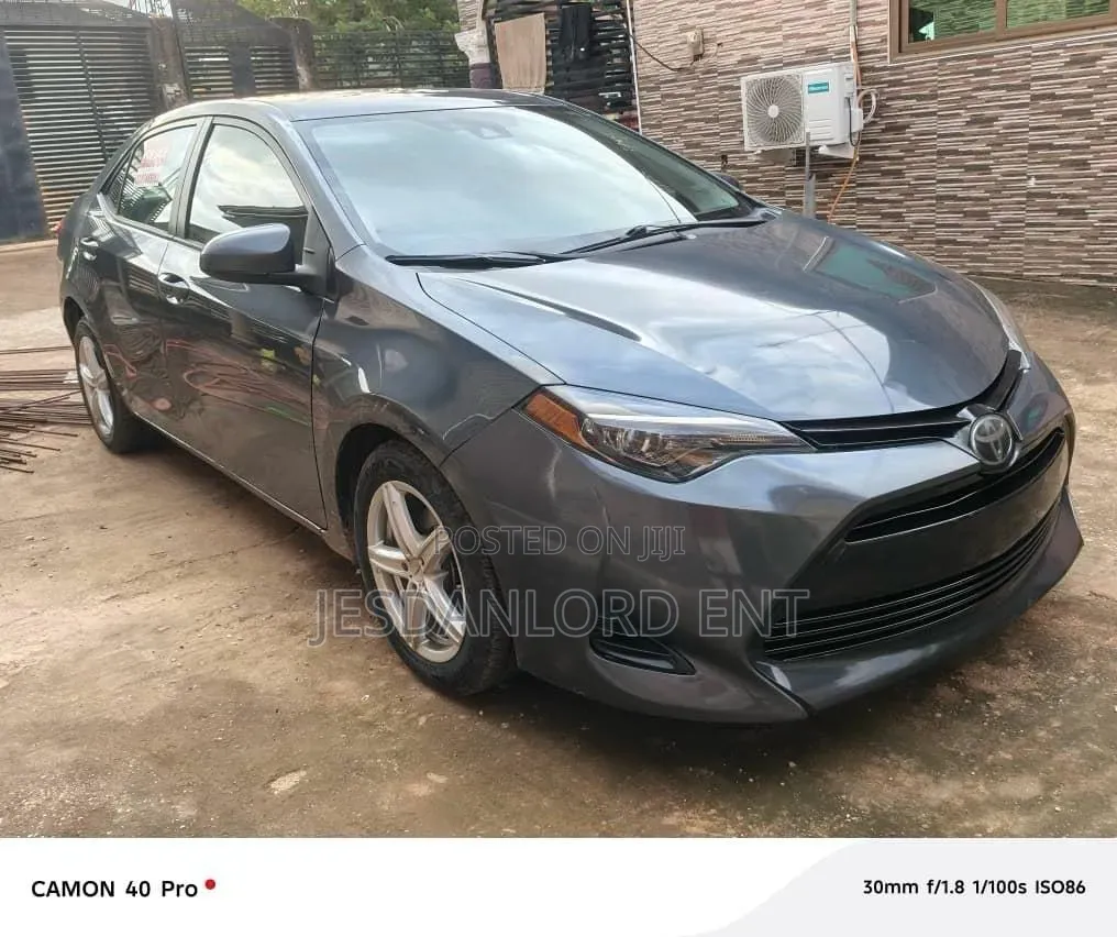 Toyota Corolla LE Eco (1.8L 4cyl 2A) 2018 Gray