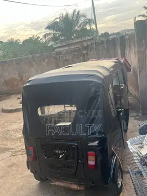 Bajaj RE 2022 Black