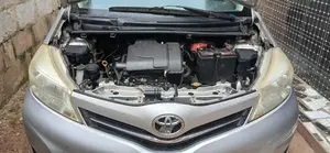 Toyota Yaris L Hatchback 5dr 2012 Silver