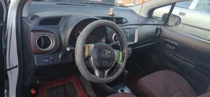 Toyota Yaris L Hatchback 5dr 2012 Silver