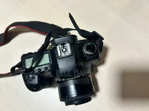 Canon 5d Mark Ii + 50mm 1.8 Lens + Godox Tt600