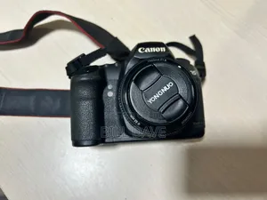 Canon 5d Mark Ii + 50mm 1.8 Lens + Godox Tt600