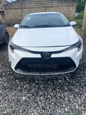 Toyota Corolla LE 2022 White
