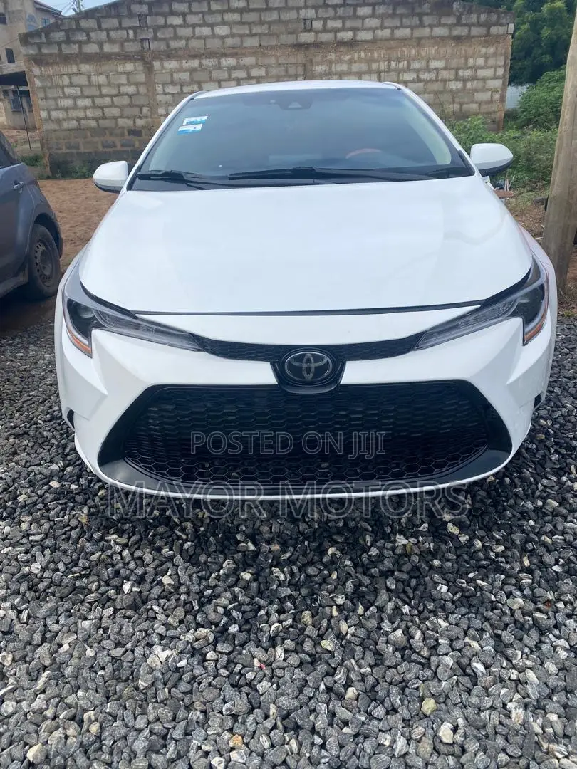 Toyota Corolla LE 2022 White