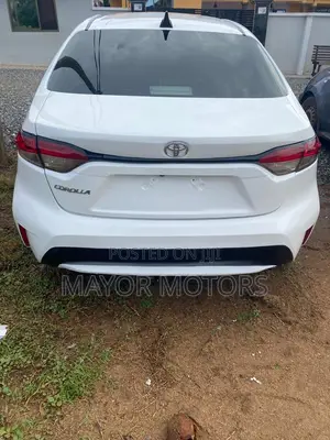 Toyota Corolla LE 2022 White