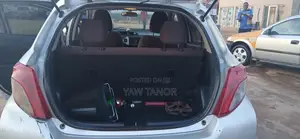 Toyota Yaris L Hatchback 5dr 2012 Silver