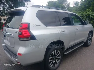 Toyota Land Cruiser Prado 2.8 2022 Silver