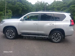 Toyota Land Cruiser Prado 2.8 2022 Silver