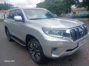 Toyota Land Cruiser Prado 2.8 2022 Silver