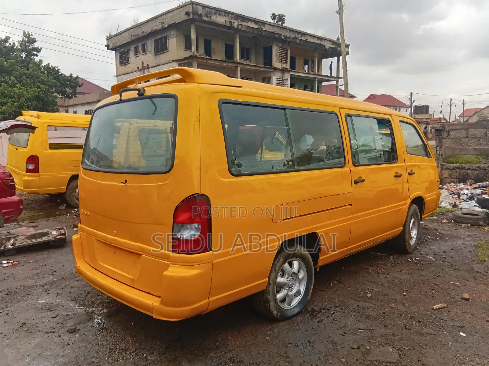 Nissan Caravan (Urvan) 2016 Yellow