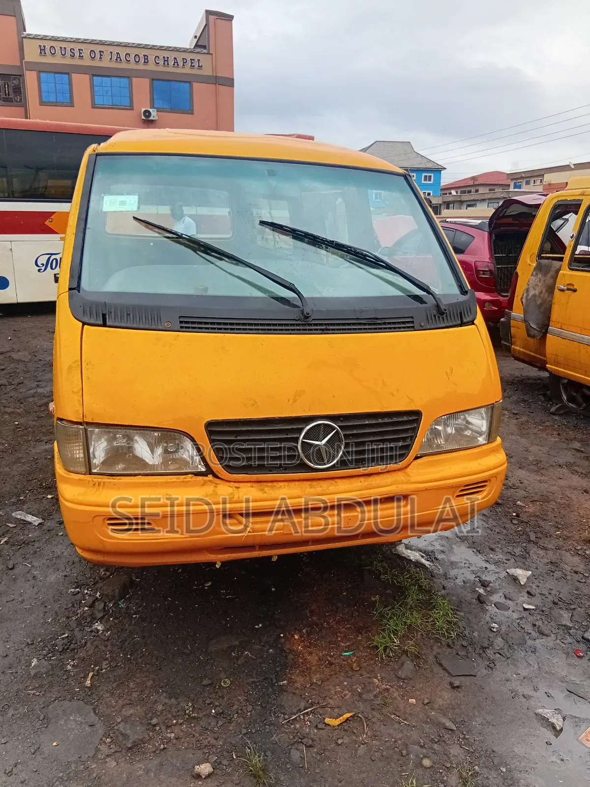 Nissan Caravan (Urvan) 2016 Yellow