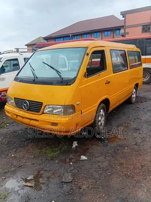 Nissan Caravan (Urvan) 2016 Yellow