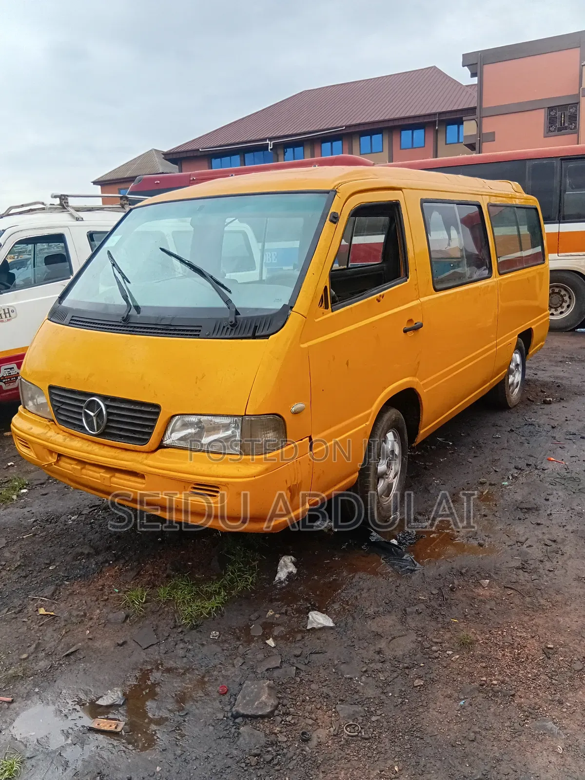 Nissan Caravan (Urvan) 2016 Yellow