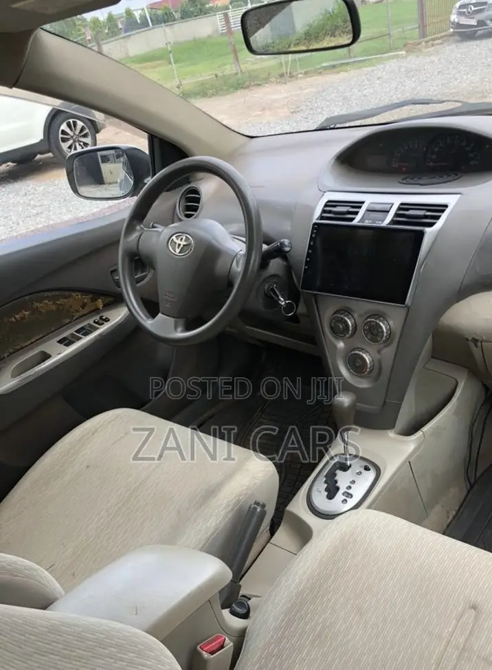 Toyota Belta 2010 Silver