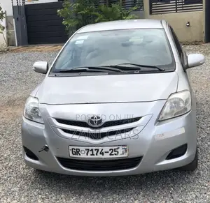 Toyota Belta 2010 Silver
