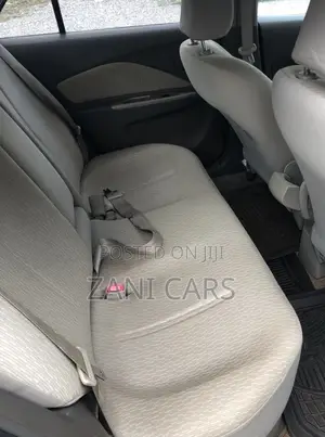 Toyota Belta 2010 Silver