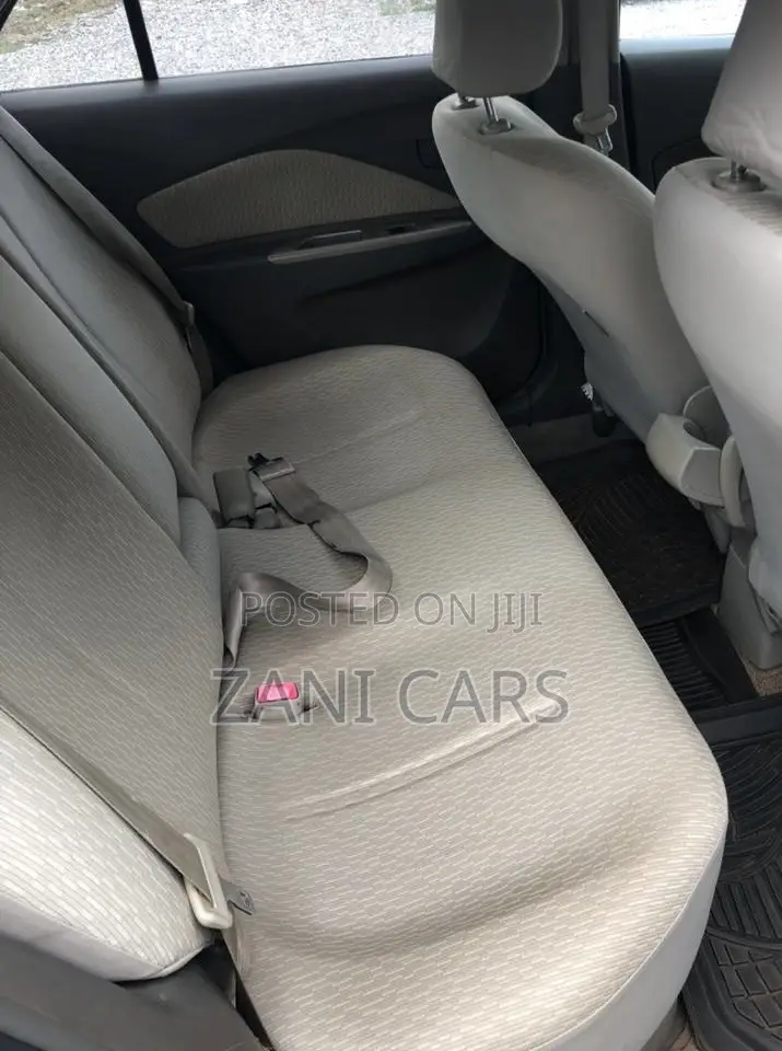 Toyota Belta 2010 Silver