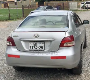 Toyota Belta 2010 Silver