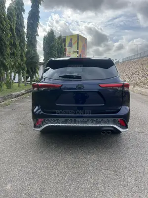 Toyota Highlander XSE 2021 Blue