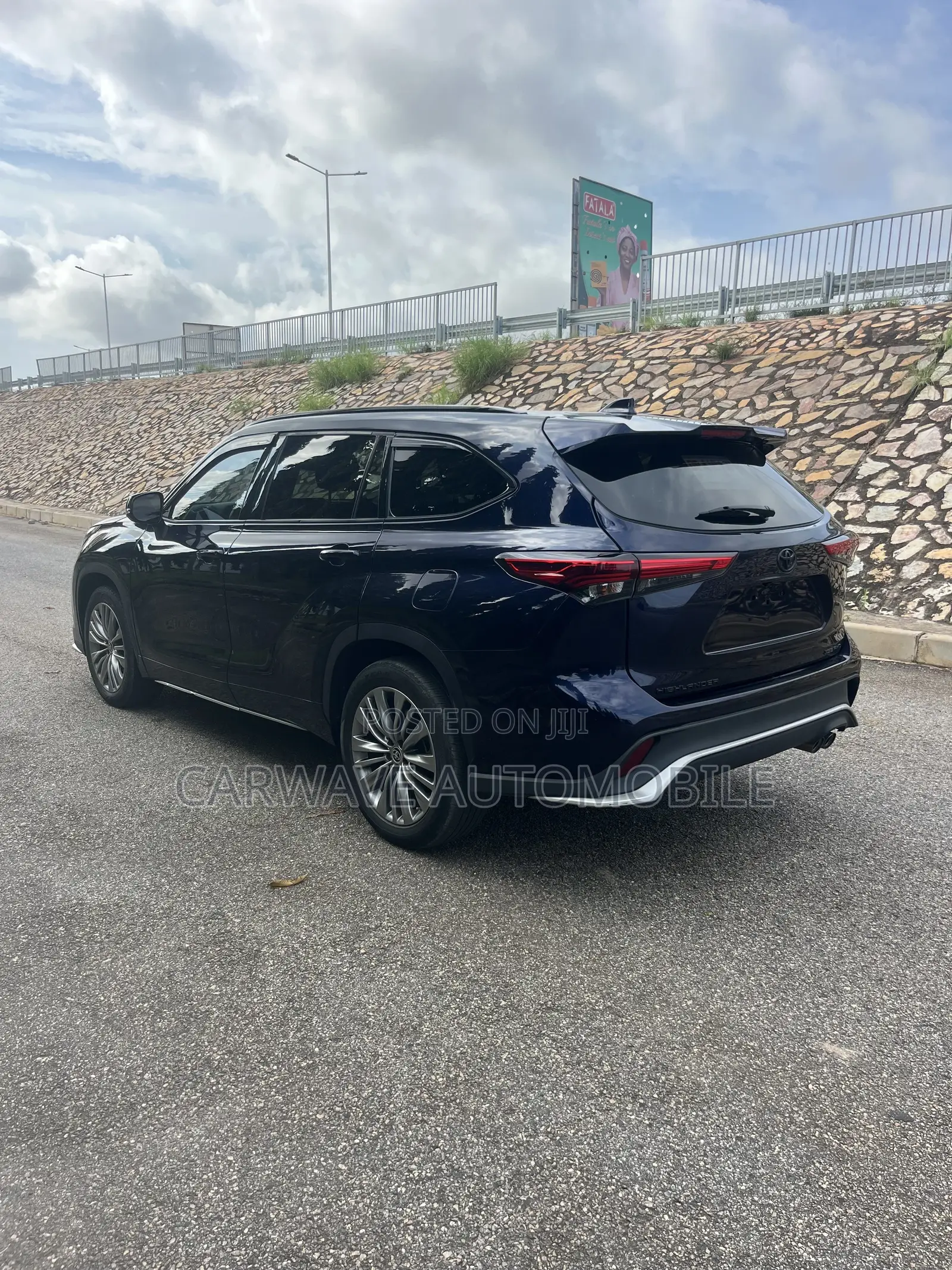 Toyota Highlander XSE 2021 Blue