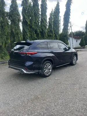 Toyota Highlander XSE 2021 Blue