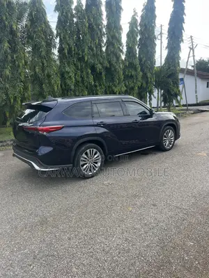 Toyota Highlander XSE 2021 Blue