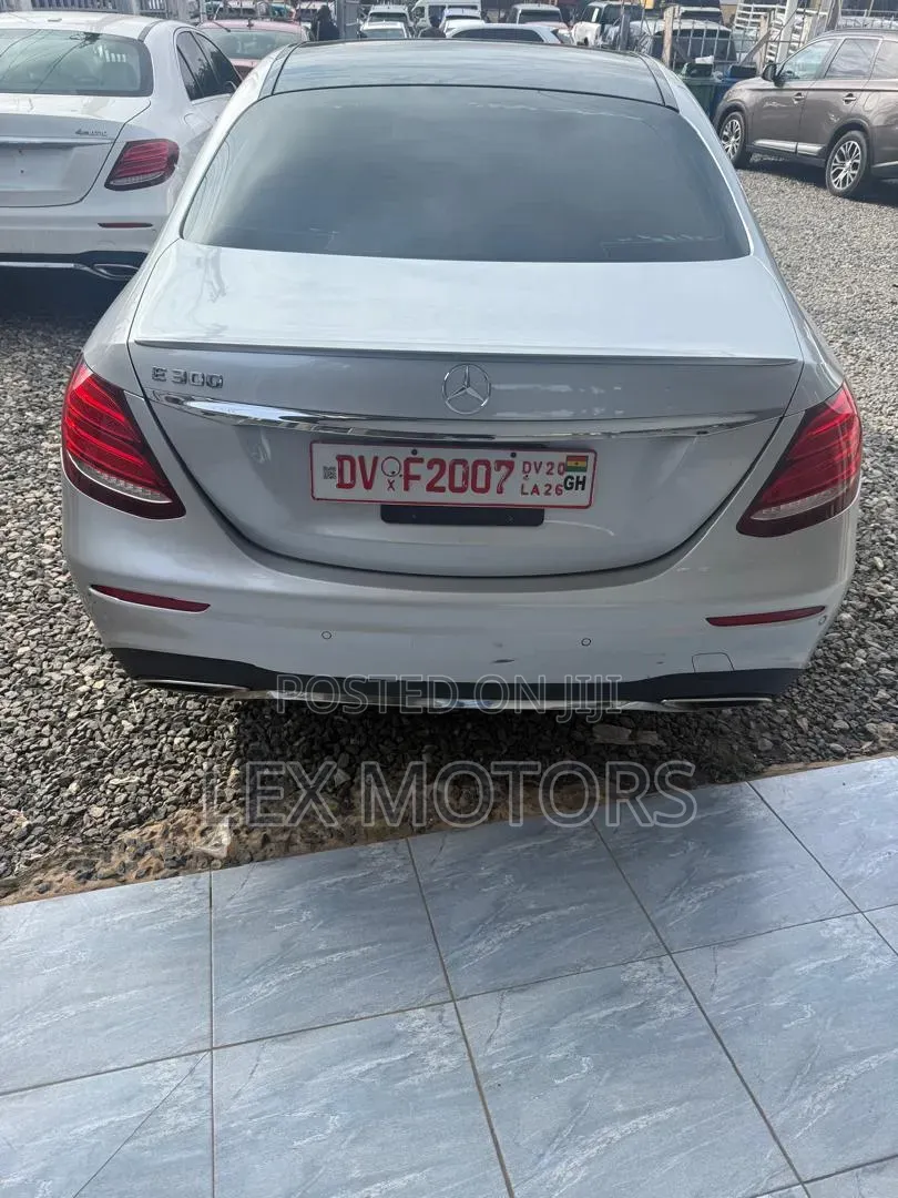 Mercedes-Benz E300 2017 Silver