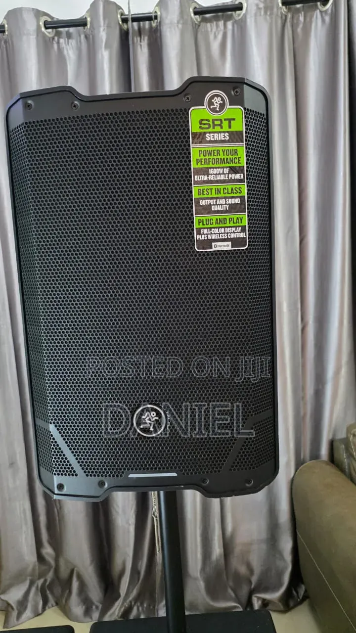 Mackie SRT 210 and Mackie SRM 1550 Active Speaker