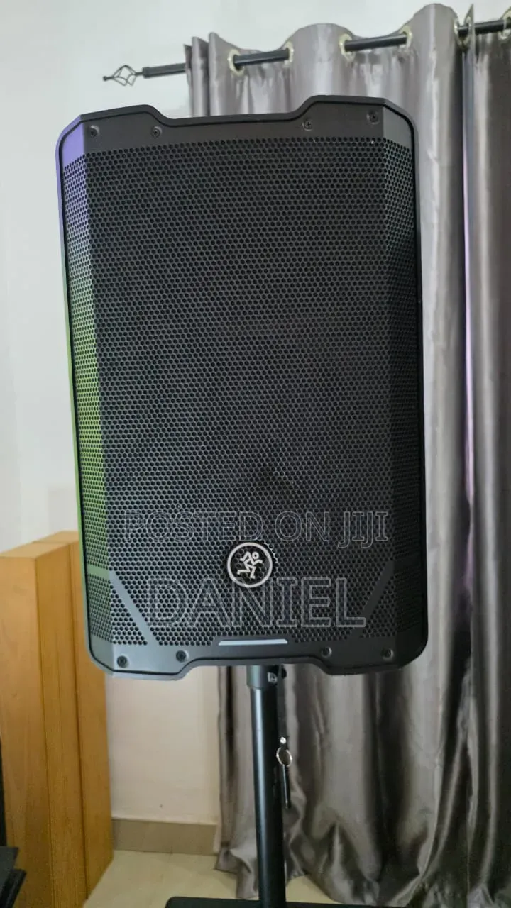 Mackie SRT 210 and Mackie SRM 1550 Active Speaker