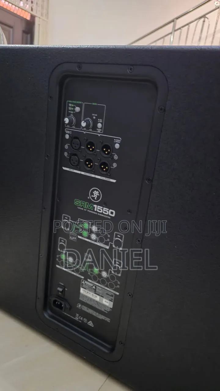 Mackie SRT 210 and Mackie SRM 1550 Active Speaker